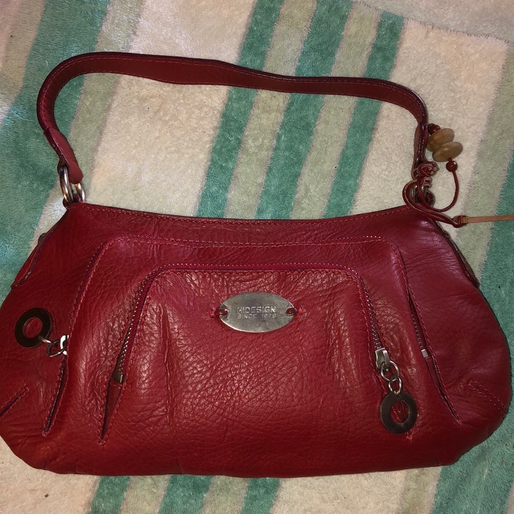 Red Pebbled Leather Hidesign Shoulder Bag (J)